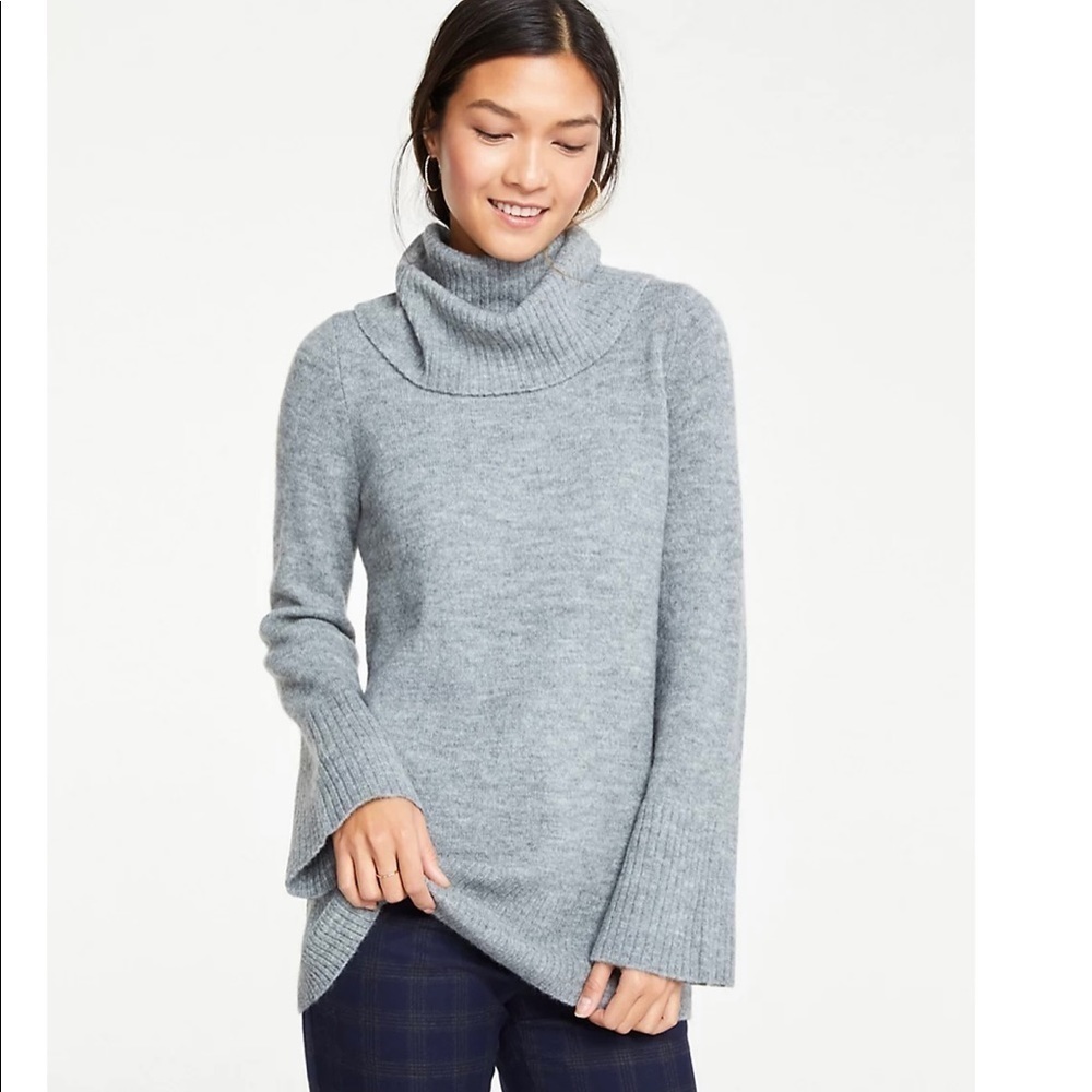 Ann Taylor Flare Sleeve Turtleneck Tunic Sweater Gray M